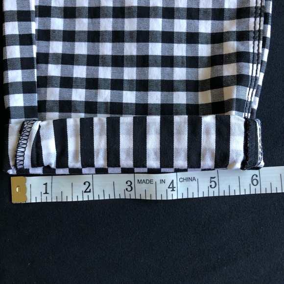 GUESS - Picture 8 of 9